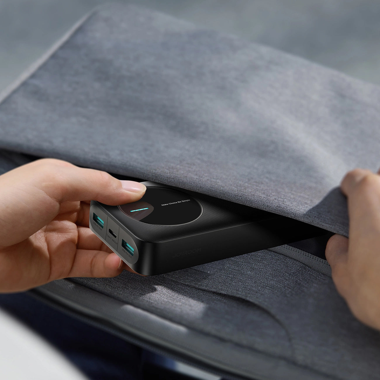 Extern batteri Joyroom JR-PBF14, 20000mAh, 12W, 1 x USB-C - 2 x USB-A, Svart