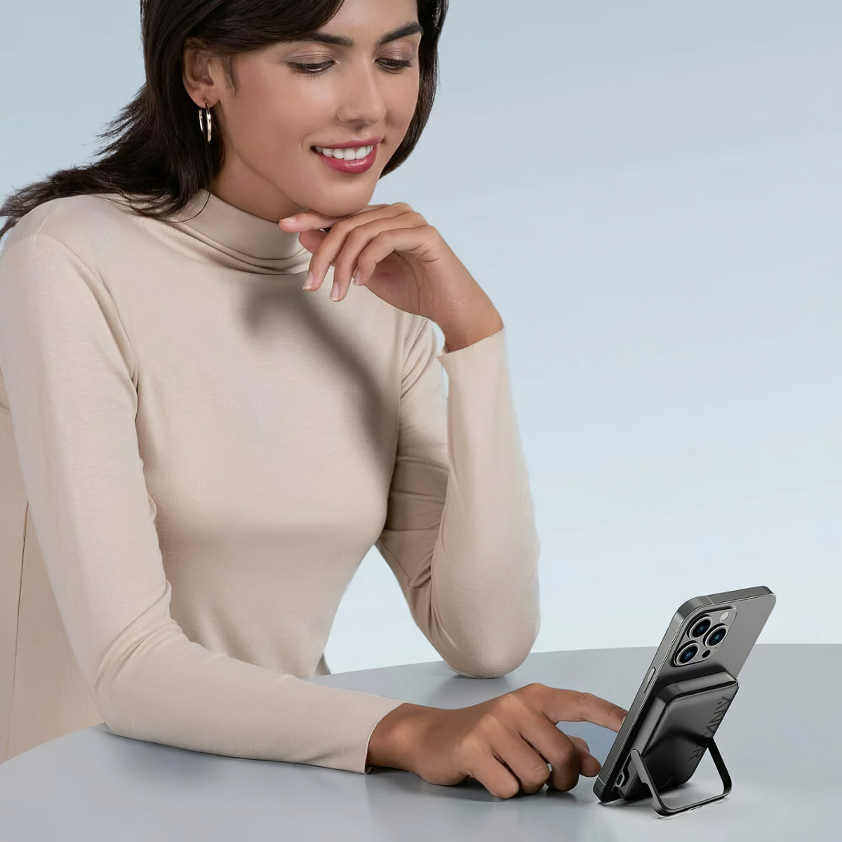 Trådlöst externt batteri Anker 322 MagGo, 5000mAh, 12W, 1 x QI - 1 x USB-C, Svart A1618G11