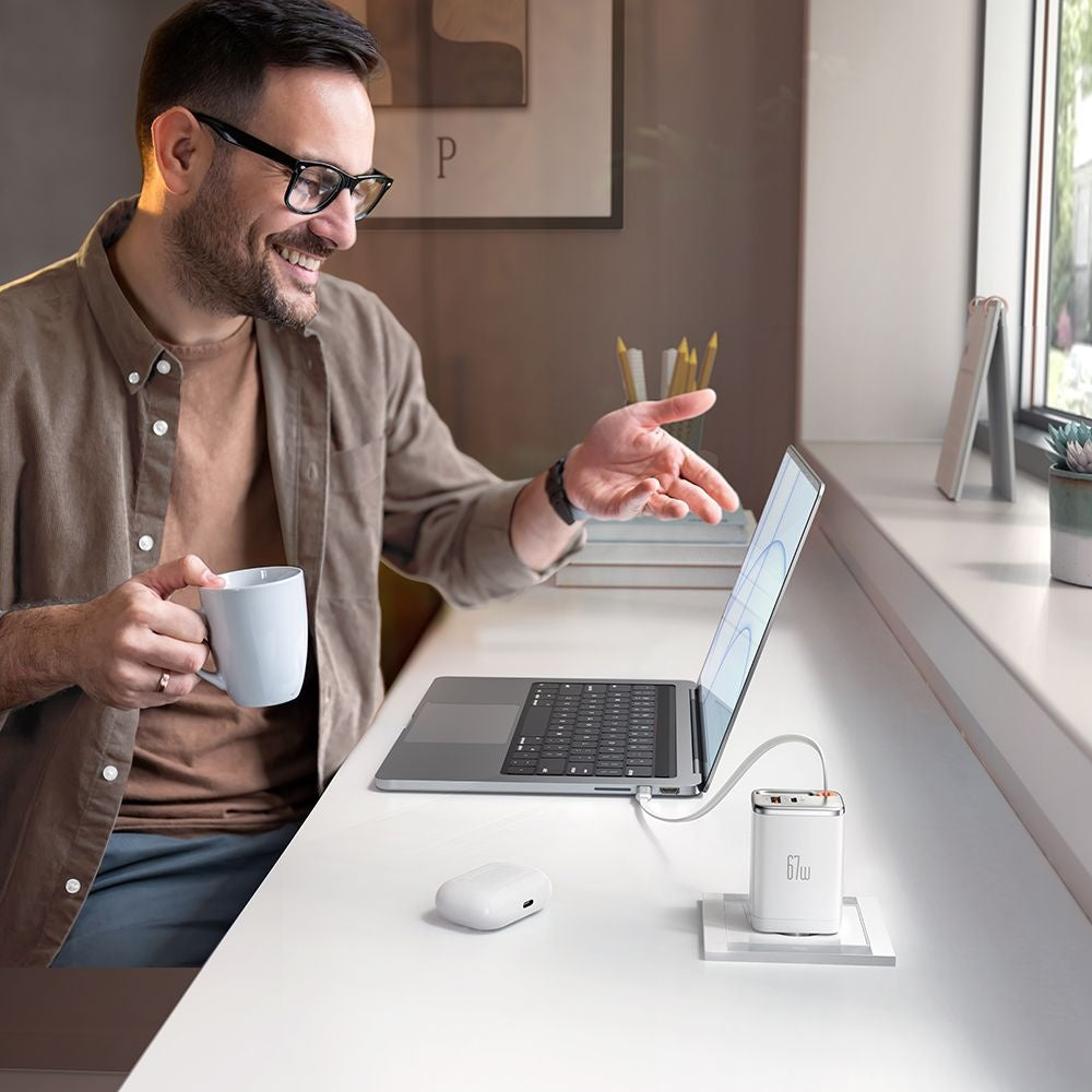 Nätverksladdare med USB-C-kabel McDodo CH-4103 FreeGo Display, 67W, 3.35A, 1 x USB-A - 1 x USB-C, Vit