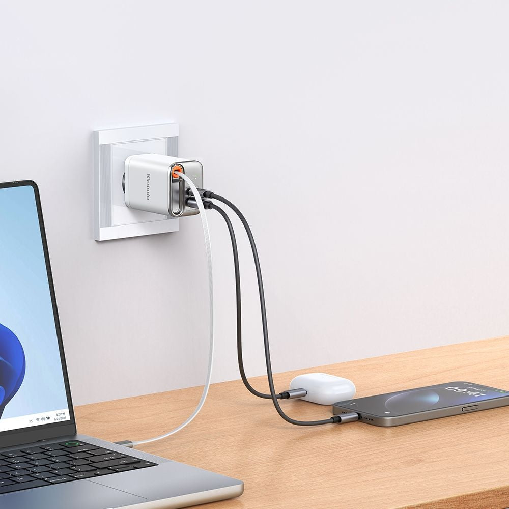 Nätverksladdare med USB-C-kabel McDodo CH-4103 FreeGo Display, 67W, 3.35A, 1 x USB-A - 1 x USB-C, Vit