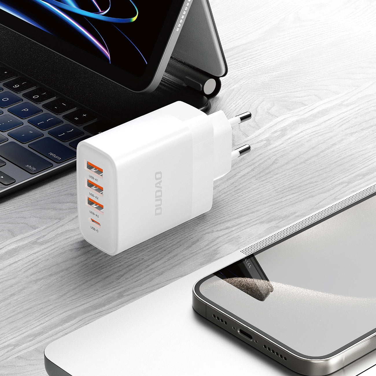 Nätverksladdare Dudao A5HEU, 20W, 3A, 1 x USB-C - 3 x USB-A, Vit
