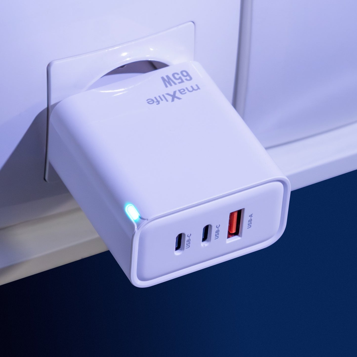 Nätadapter MaXlife MXTC-09-65ACC, 65W, 3.25A, 1 x USB-A - 2 x USB-C, Vit