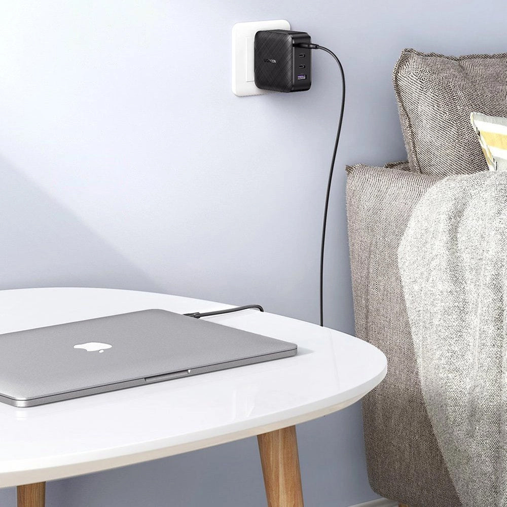 Nätverksladdare UGREEN CD104, 65W, 3A, 1 x USB-A - 3 x USB-C, Svart