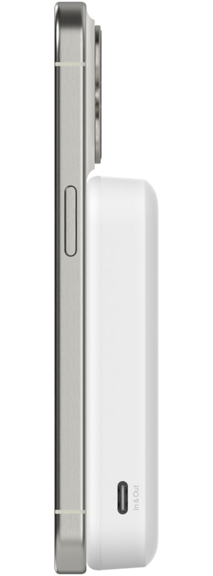 Belkin BoostCharge Pro trådlös powerbank med ställ, 8000mAh, 15W, FQI, 1 x QI - 1 x USB-C, Vit BPD007btWH