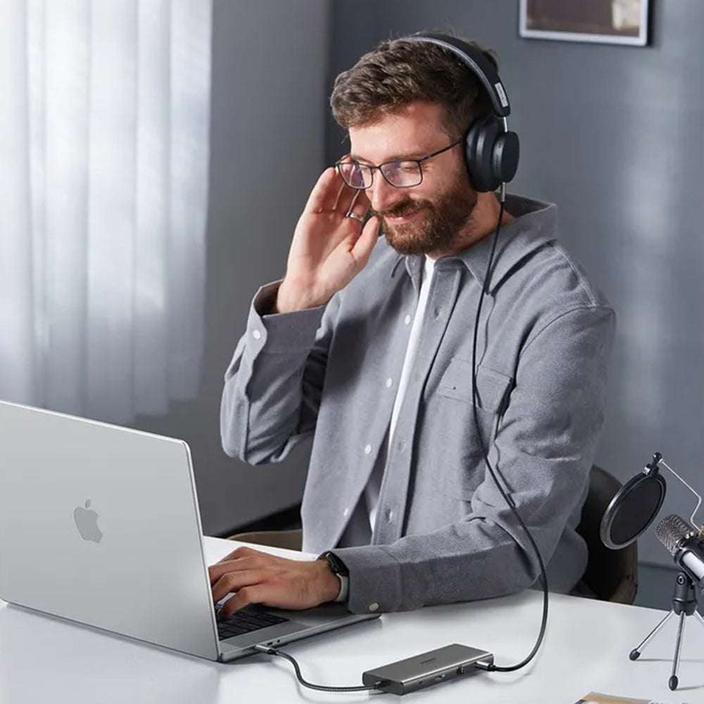 UGREEN CM639 USB-C Hub (45520), 2 x USB-A 3.2 - 3 x USB-C - 1 x HDMI - 1 x VGA - 1 x 3.5mm Jack - 1 x RJ45 - 1 x SD - 1 x microSD, Gray