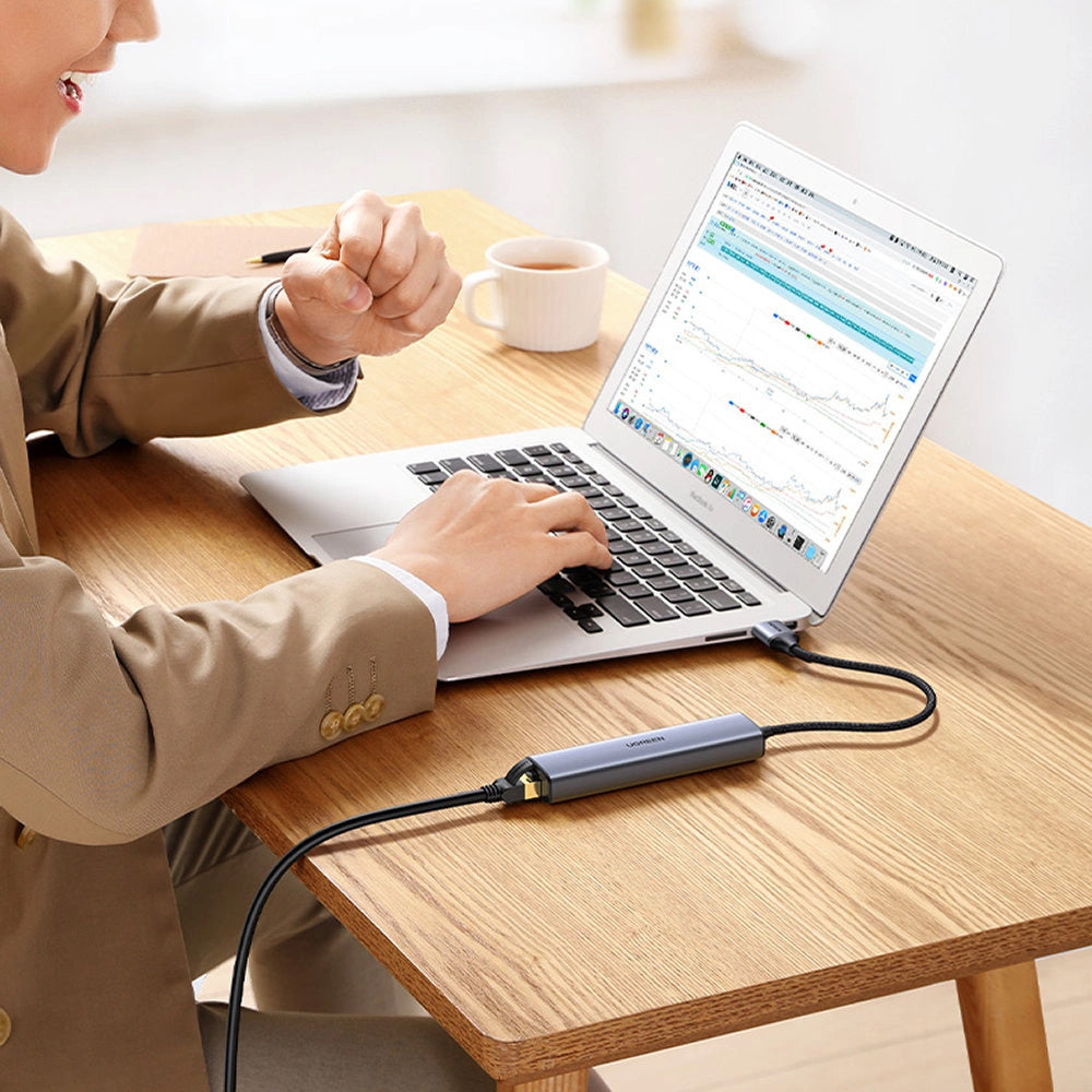 USB-hub UGREEN CM475, 3 x USB-A 3.0 - 1 x USB-C - 1 x RJ45, Grå