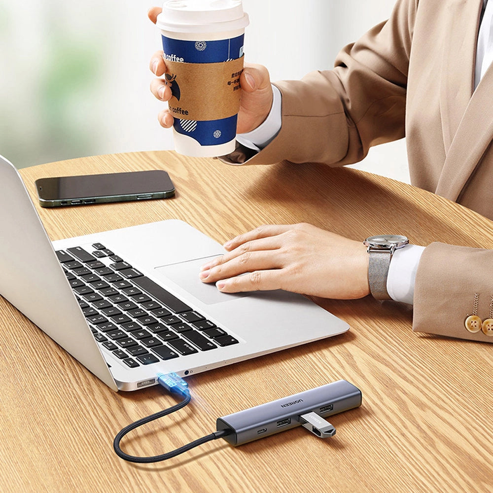 USB-hub UGREEN CM475, 3 x USB-A 3.0 - 1 x USB-C - 1 x RJ45, Grå