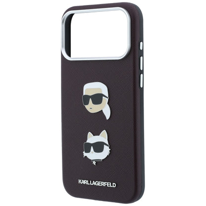 Fodral för Apple iPhone 18 Pro / 17 Pro, Karl Lagerfeld, Saffiano med Karl & Choupette-huvudnål och logotyp, Vinröd