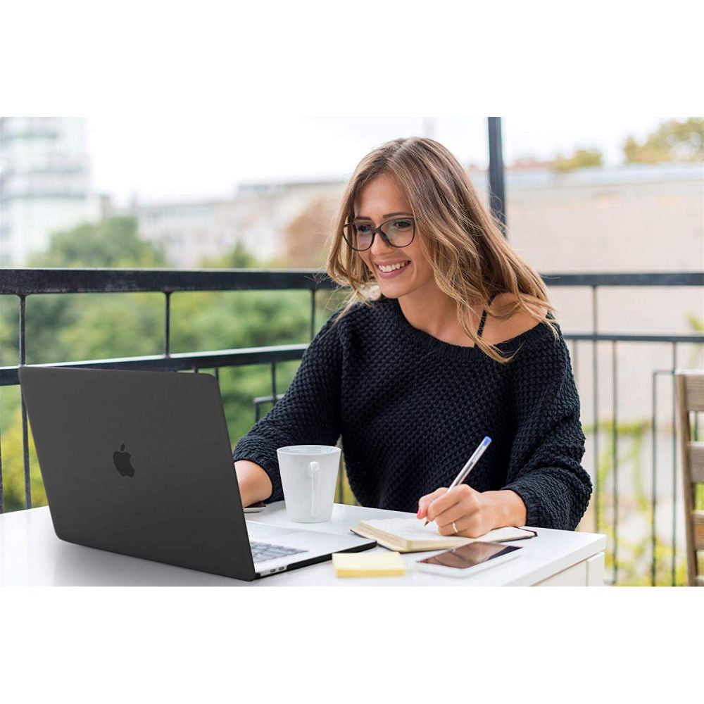 Techsuit UltraShell-fodral för Apple MacBook Air M2 13 tum (2024) / Air M2 13 tum (2022), Matt Transparent