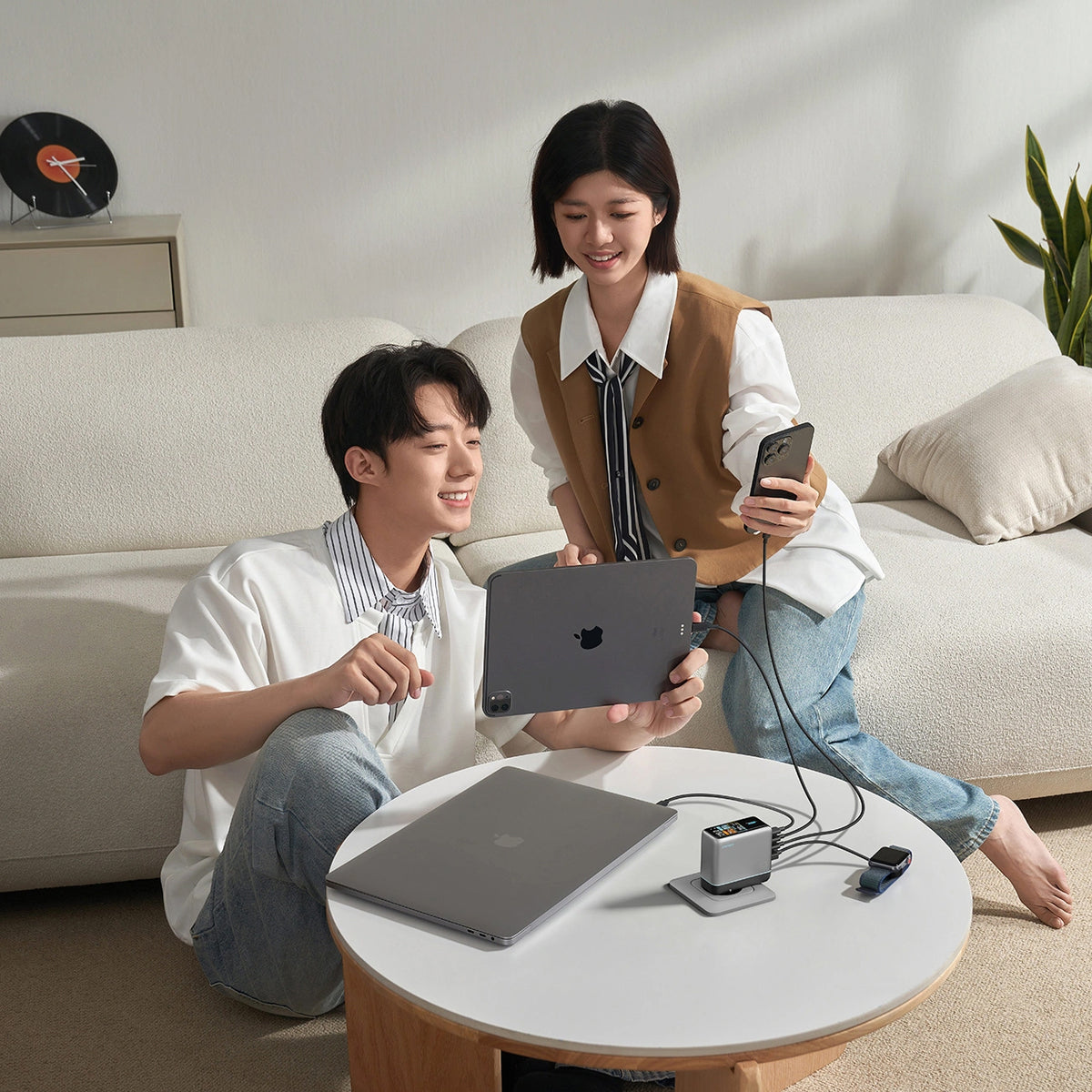 Nätadapter med USB-C-kabel Cuktech AD1204U Display, 120W, 6A, 1 x USB-A - 2 x USB-C, Silver