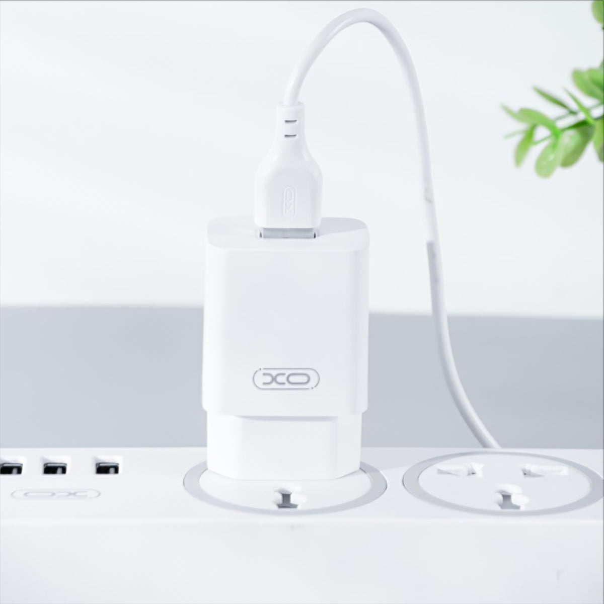 Nätadapter med USB-C-kabel XO Design L99, 12W, 2.4A, 1 x USB-A, Vit