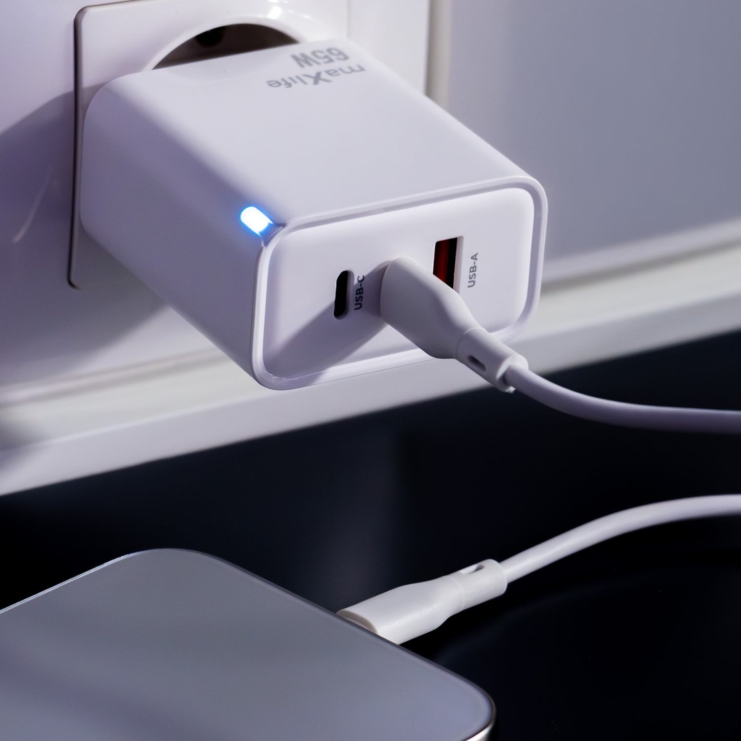 Nätadapter MaXlife MXTC-09-65ACC, 65W, 3.25A, 1 x USB-A - 2 x USB-C, Vit