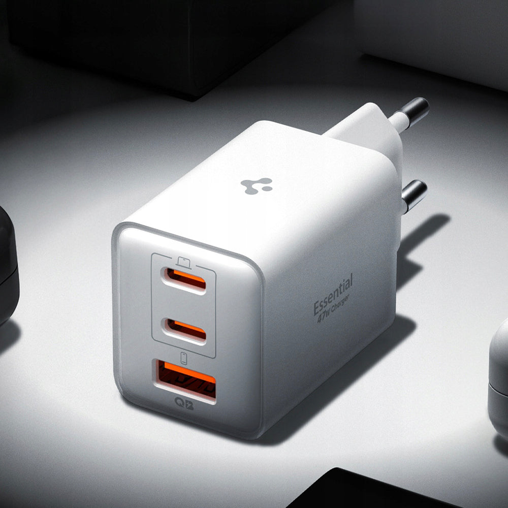 Spigen EE473EU Essential Nätverksladdare, 47W, 3A, 1 x USB-A - 2 x USB-C, Vit ACH09464
