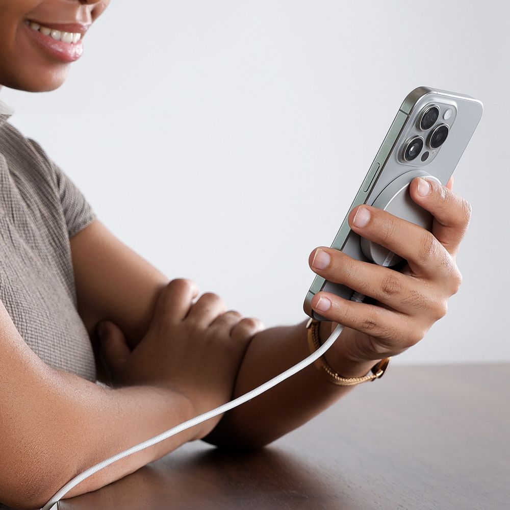 Trådlös nätverksladdare ESR HaloLock, 15W, 1.67A, Silver