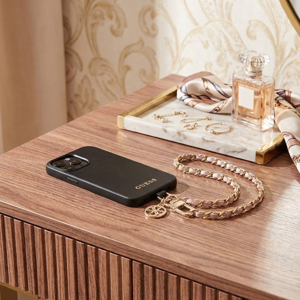 Guess Saffiano 4G Charm Telefonlanyard, Svart